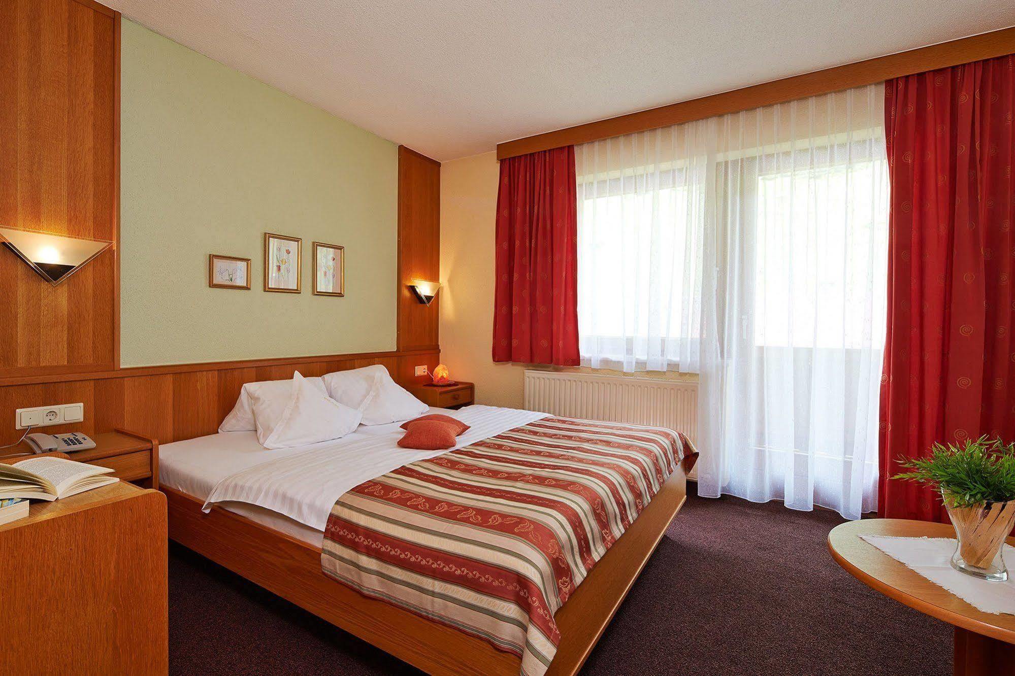 Hotel Garni Romantika سانكت ليونارد إم بيتزتال المظهر الخارجي الصورة