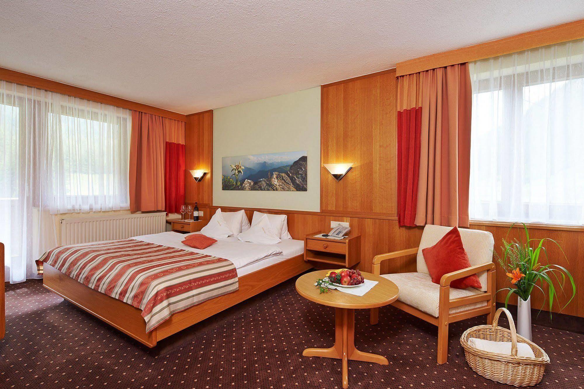 Hotel Garni Romantika سانكت ليونارد إم بيتزتال المظهر الخارجي الصورة
