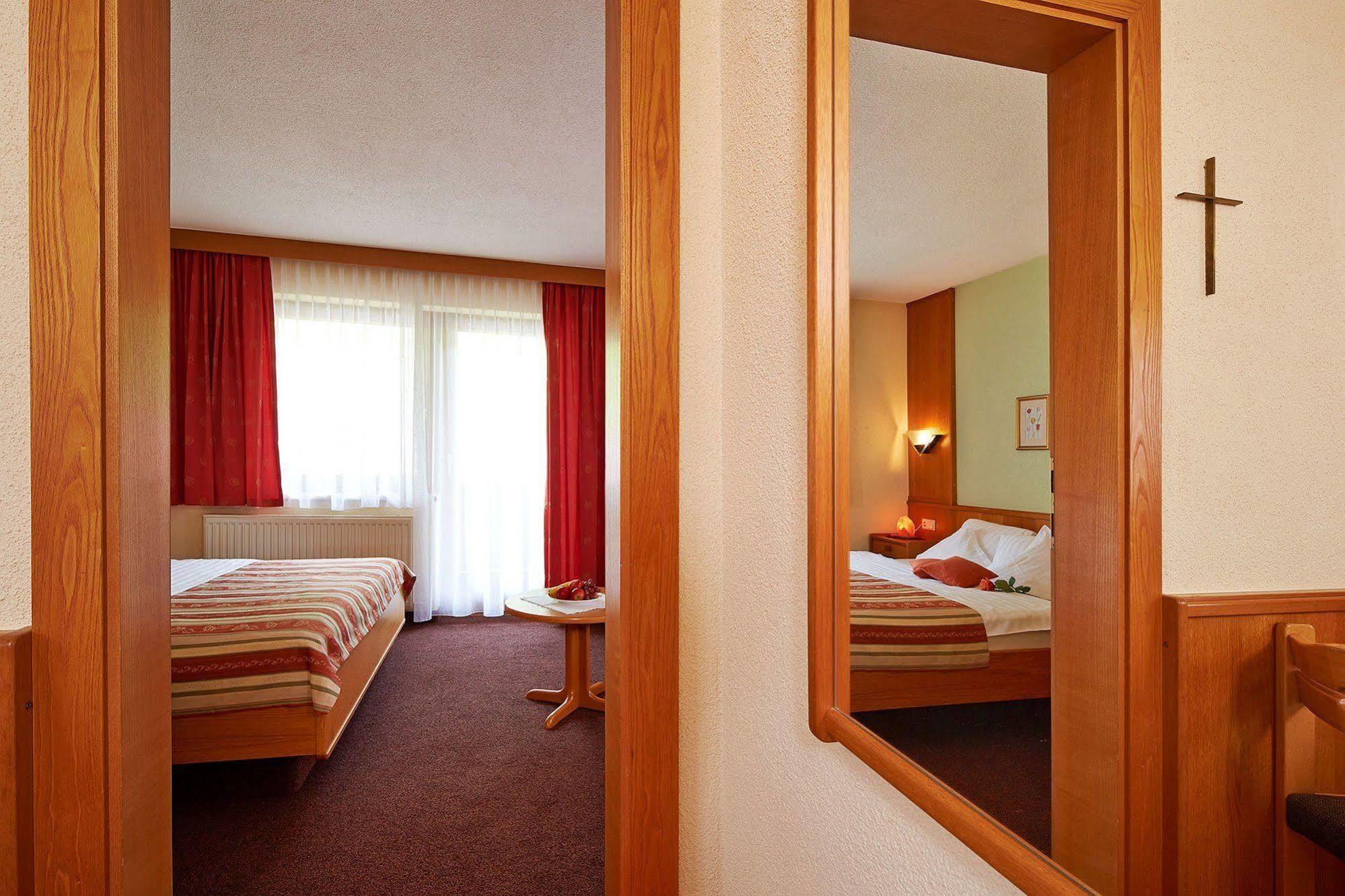 Hotel Garni Romantika سانكت ليونارد إم بيتزتال المظهر الخارجي الصورة